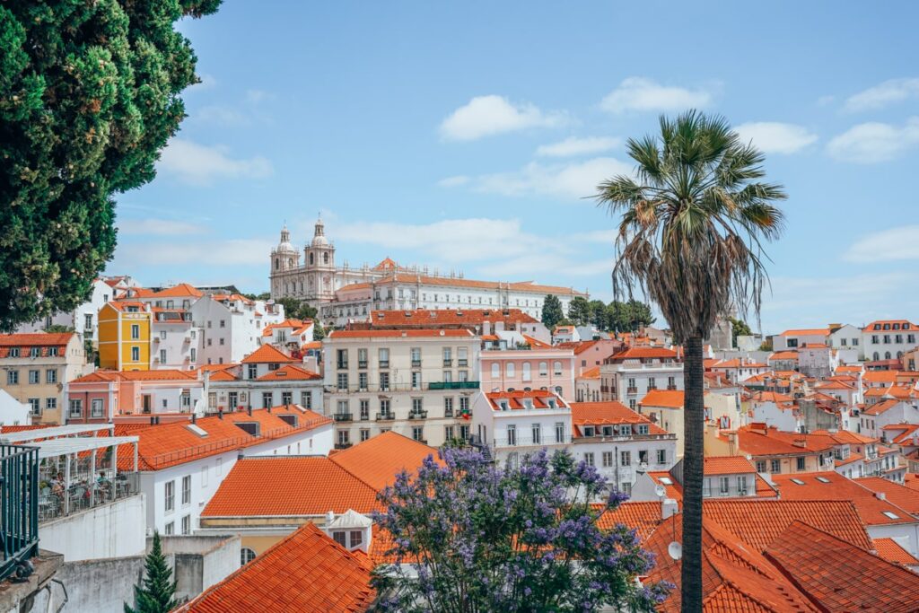 Miradouro das Portas do Sol lisbonne min