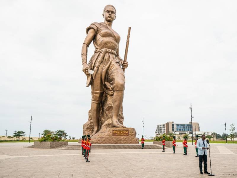 Benin La splendide statue de lAmazone est elle a refaire Ce mot inscrit sur la statue fait jaser photo