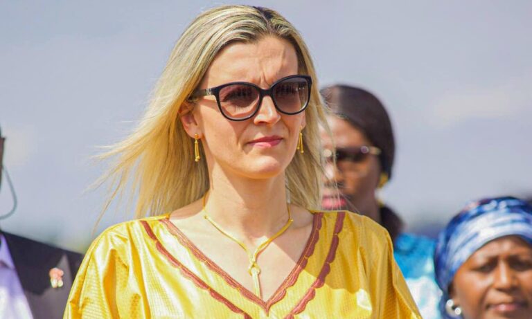 Lauriane Doumbouya : Derrière l’homme du 5 Septembre 2021, une femme engagée et discrète