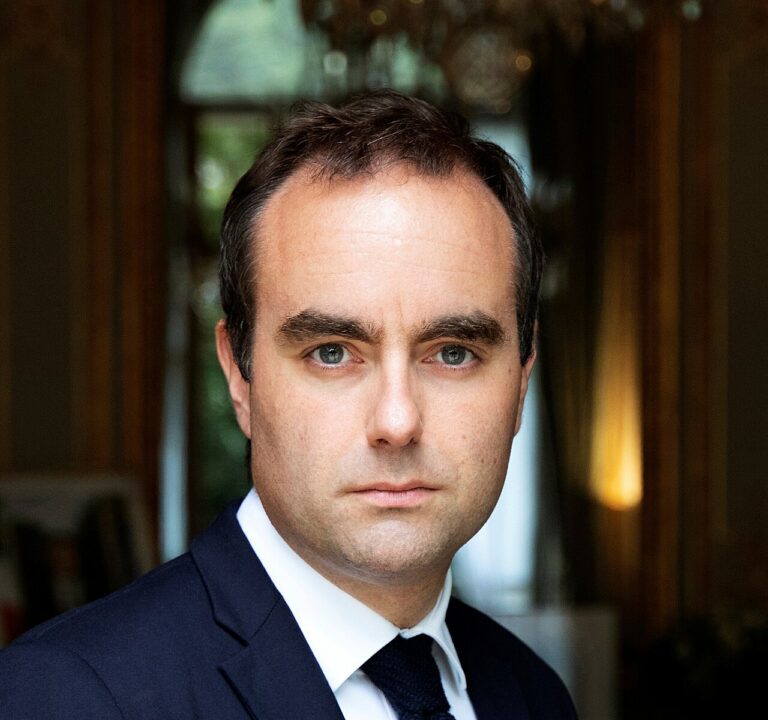 La démission du Gouvernement de Sébastien Lecornu : un nouvel épisode d’une crise politique sans fin