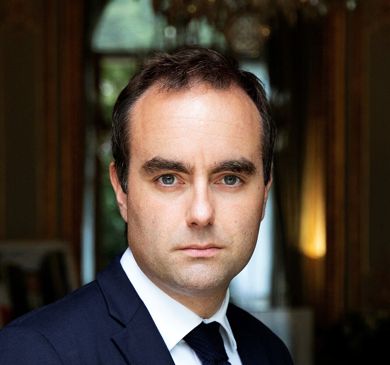 Portrait officiel de Sebastien Lecornu Ministre des Armees cropped e1759789973277