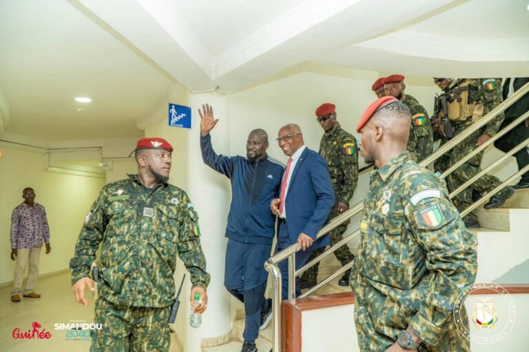 Mamady Doumbouya met en place une direction de campagne solide, mais la présence de Bah Oury interroge