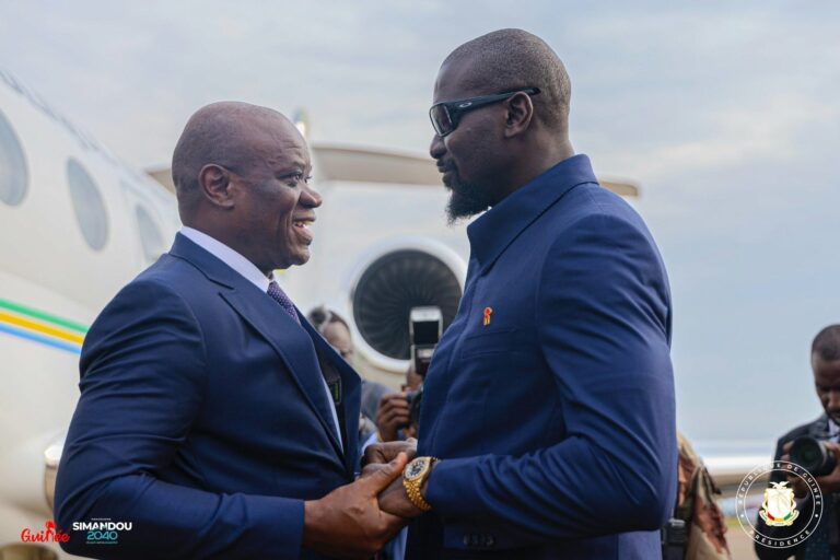 Clotaire Oligui en Guinée : quand les bons élèves de l’Élysée se conseillent entre putschistes