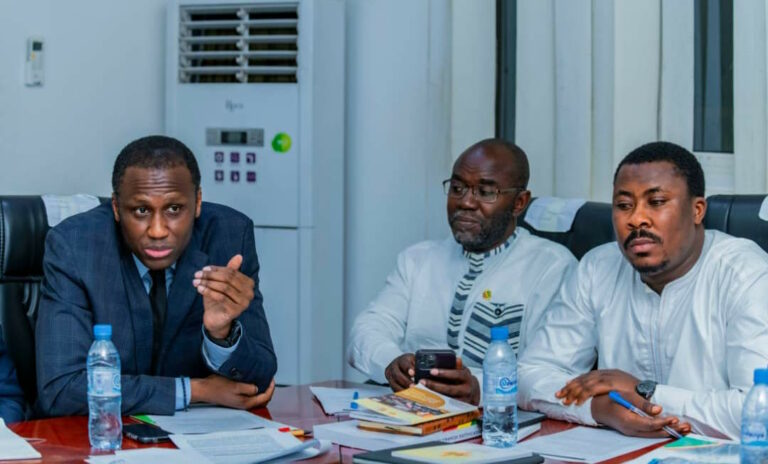 Manque de liquidité en Guinée après la présidentielle : entre promesses minières et défiance généralisée